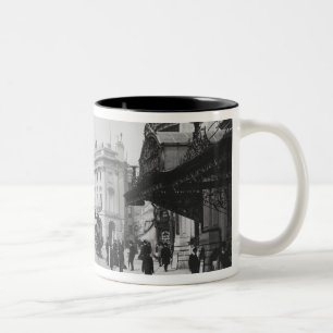 Caneca De Café Em Dois Tons Circo de Piccadilly