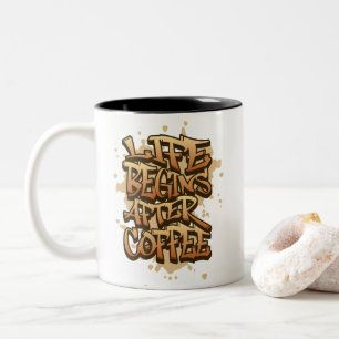 Caneca De Café Em Dois Tons Citação de Café com Grafite