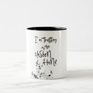 Caneca De Café Em Dois Tons Citações do hino: Confiança à mão despercebid