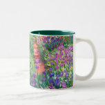 Caneca De Café Em Dois Tons Claude Monet: O jardim da íris em Giverny<br><div class="desc">Uma caneca clássica colorida que caracteriza o jardim da íris em Giverny,  pintado pelo pintor impressionista francês Claude Monet.</div>