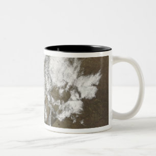 Caneca De Café Em Dois Tons Cobrir de neve as montanhas rochosas no estado