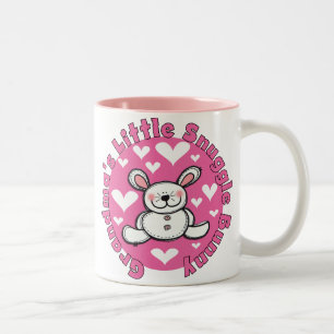 Caneca De Café Em Dois Tons Coelho do Snuggle da avó pouco