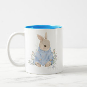 Caneca De Café Em Dois Tons coelho fofo em um vestido com flores