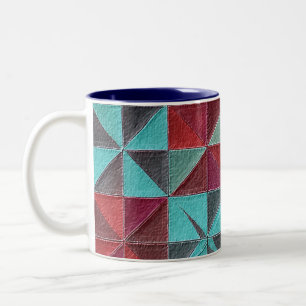 Caneca De Café Em Dois Tons colcha vermelha, azul-turquesa, roxa e cinza