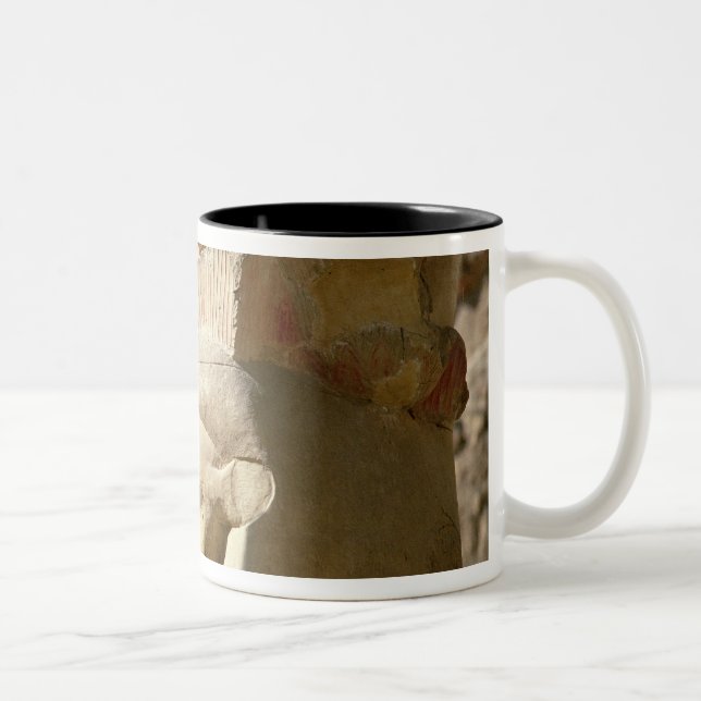 Caneca De Café Em Dois Tons coluna Hathor-dirigida, da capela de (Direita)