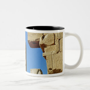 Caneca De Café Em Dois Tons Colunas decoradas com lótus estilizados