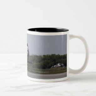 Caneca De Café Em Dois Tons Com a rampa de arrasto unfurled