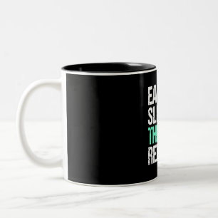 Caneca De Café Em Dois Tons Coma o teatro do sono Repetir Presente de Atriz de