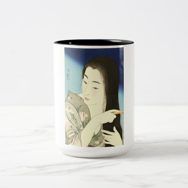 Caneca De Café Em Dois Tons Combing Her Hair (Bela Mulher Asiática) (Kotondo) (Centro)