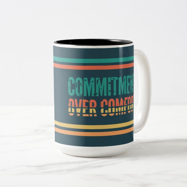 Caneca De Café Em Dois Tons Commitment Over Comfort Retro Motivation Mug (Frente Esquerda)