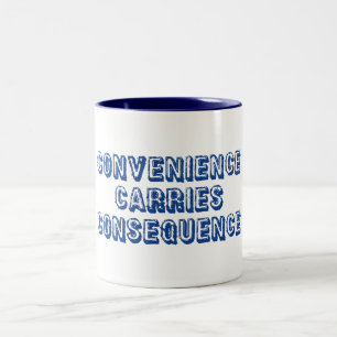 Caneca De Café Em Dois Tons Consequência de Carregares de conveniência