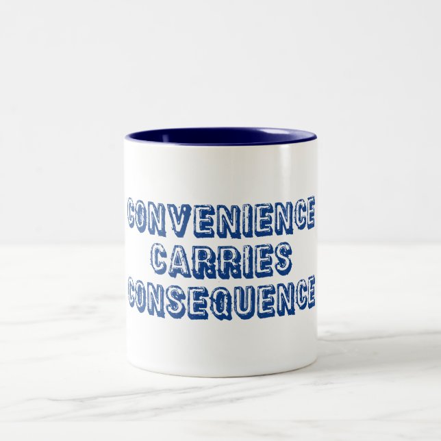 Caneca De Café Em Dois Tons Consequência de Carregares de conveniência (Centro)