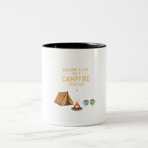 Caneca De Café Em Dois Tons Construindo uma Vida & Fogueira Juntos Casal Fof