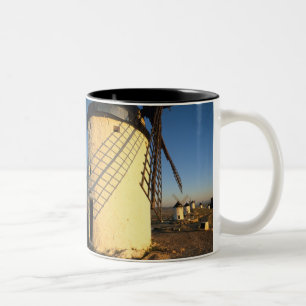 Caneca De Café Em Dois Tons Consuegra, La Mancha, Espanha, moinhos de vento e