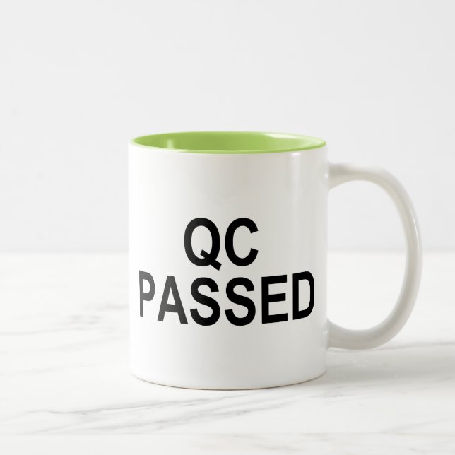 Caneca De Café Em Dois Tons Controle da qualidade PASSADO (Direita)