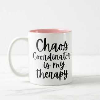 Caneca De Café Em Dois Tons Coordenador do Caos é minha Terapia