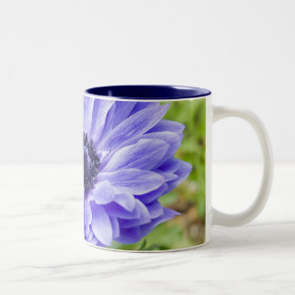 Caneca De Café Em Dois Tons Copo de café azul da flor do áster