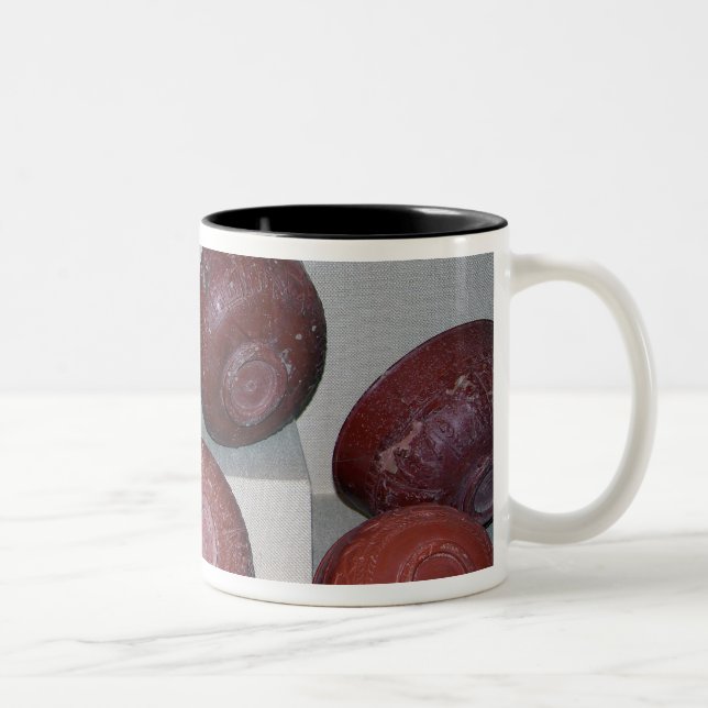 Caneca De Café Em Dois Tons Copos de Dragondorff, c.150 BC (cerâmica) (Direita)