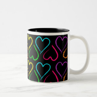 Caneca De Café Em Dois Tons Corações Coloridos