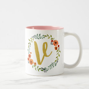 Caneca De Café Em Dois Tons Coroa de Flores Botânicas Monograma Inicial V Dour