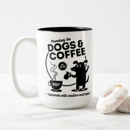 Caneca De Café Em Dois Tons Correndo com Cachorros e Café 15 oz.