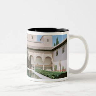 Caneca De Café Em Dois Tons Corte dos Myrtles, começada em 1333