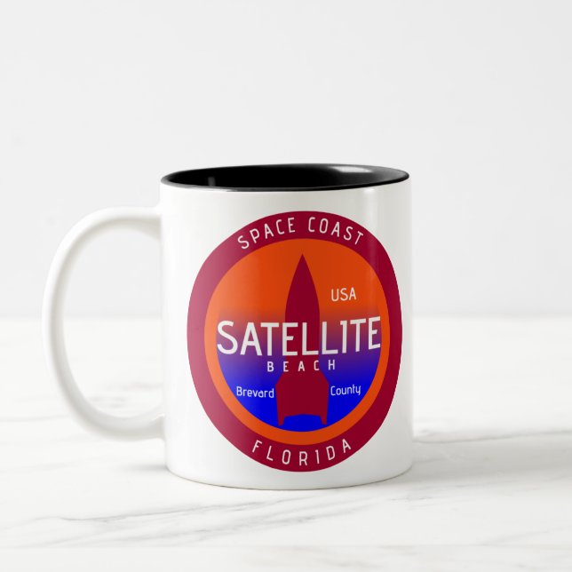 Caneca De Café Em Dois Tons Costa do Espaço de Praia Satélite (Esquerda)