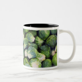 Caneca De Café Em Dois Tons Couves de Bruxelas frescas verde-clara