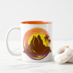 Caneca De Café Em Dois Tons Crachá com paisagem vulcânica tropical e palmeiras
