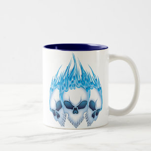 Caneca De Café Em Dois Tons Crânios azuis flamejantes