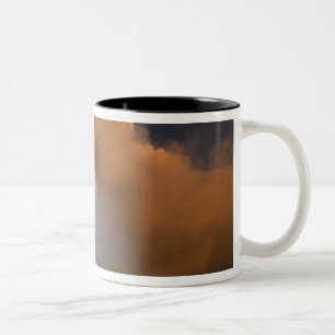 Caneca De Café Em Dois Tons cratera do cume do Mt. Etna, Sicília, Itália