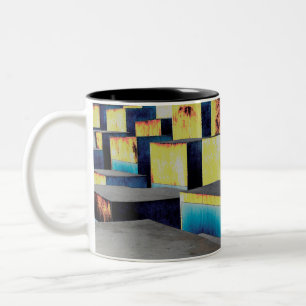 Caneca De Café Em Dois Tons Cubos coloridos
