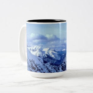 Caneca De Café Em Dois Tons Cumes austríacos no inverno