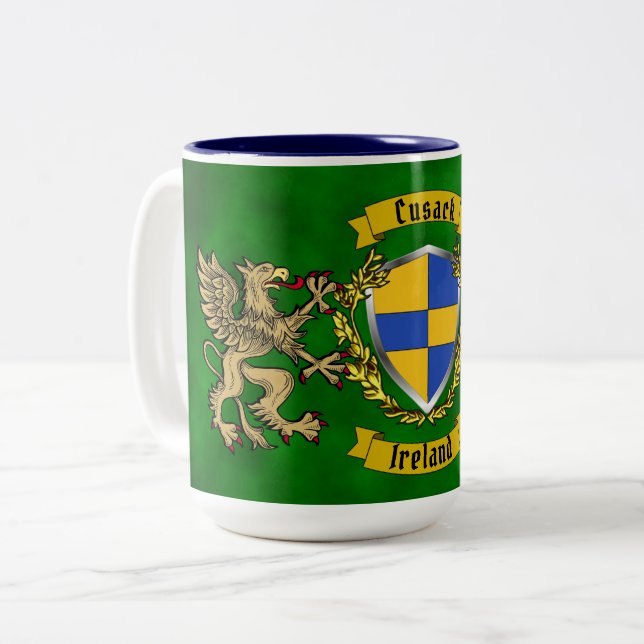 Caneca De Café Em Dois Tons Cusack Irish Shield & Griffins (Frente Esquerda)