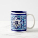 Caneca De Café Em Dois Tons Dama de Feriados Judaicos David e Menorah<br><div class="desc">Silver Foil Star de David e Menorah design Hanukkah,  Rosh Hashanah,  Passover,  Qualquer Feriado Judeu ou Celebração Dão Mugs. Cartões e presentes disponíveis na Categoria Feriados Judeus / Hanukkah da nossa loja.</div>