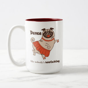 Caneca De Café Em Dois Tons Dança como se ninguém estivesse assistindo Pug Gir