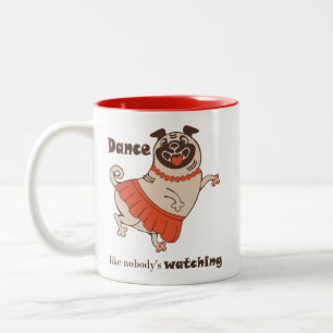 Caneca De Café Em Dois Tons Dança como se ninguém estivesse assistindo Pug Gir