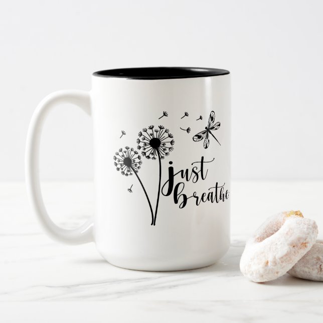 Caneca De Café Em Dois Tons Dandelion Dragonfly Apenas Respira (Com Donut)