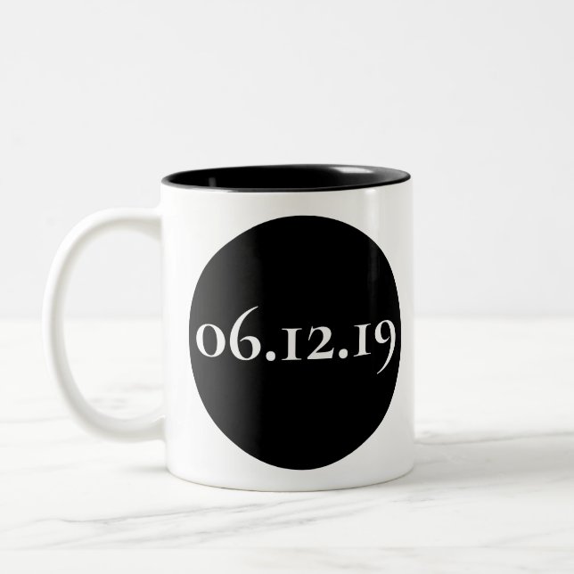 Caneca De Café Em Dois Tons Data Especial Personalizada Preto e Branco (Esquerda)