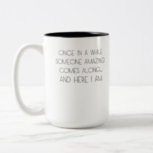 Caneca De Café Em Dois Tons de vez em quando alguém incrível aparece