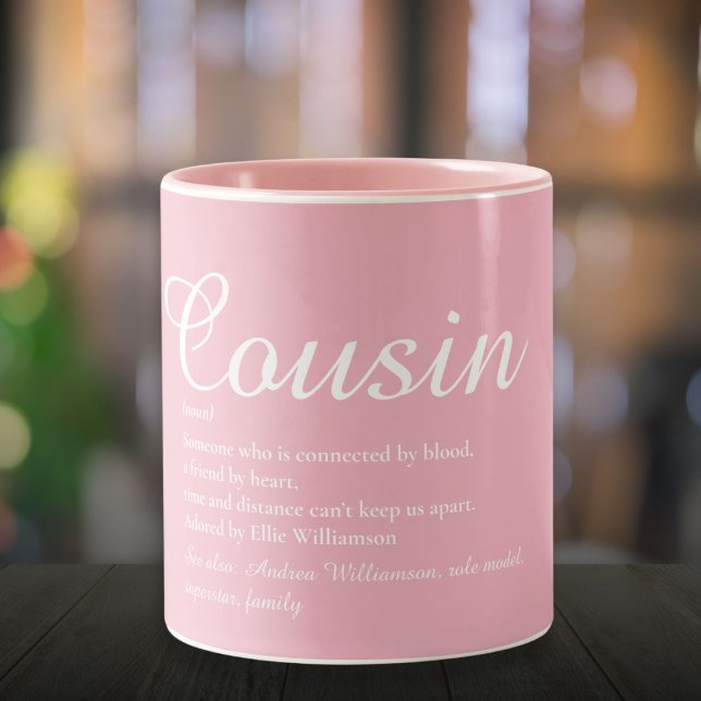 Caneca De Café Em Dois Tons Definição Elegante De Primo Divertido Script Girly (Fun Cousin Definition Elegant Script Girly Pink Two-Tone Coffee Mug)