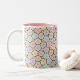 Caneca De Café Em Dois Tons Desenho de fatias de madeira pastéis