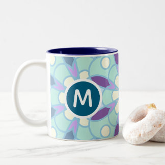 Caneca De Café Em Dois Tons Desenho de letra monograma de mandala floral paste