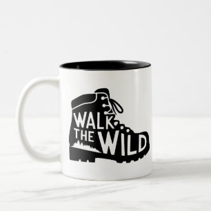 Caneca De Café Em Dois Tons Design Gráfico de Bota de Caminhada Selvagem