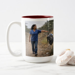 Caneca De Café Em Dois Tons Deus cuida de você