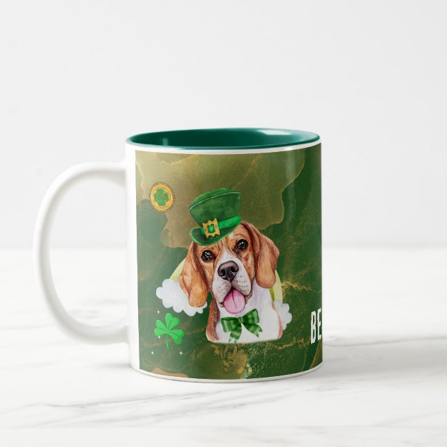 Caneca De Café Em Dois Tons Dia de São Patrício Beagle Dourado Personalizado (Esquerda)