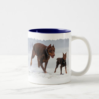 Caneca De Café Em Dois Tons Doberman e Pin do minuto - OLHAR! Um mini mim!