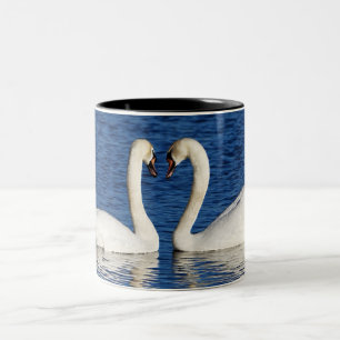 Caneca De Café Em Dois Tons Dois Cisnes Brancos Formam Sinal de Coração