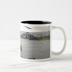 Caneca De Café Em Dois Tons Dois HH-60G pavimentam falcões