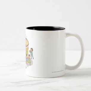 Caneca De Café Em Dois Tons Dois meninos e três meninas em uma festa de
